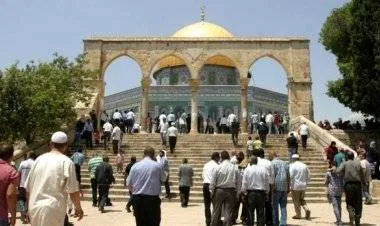 عشرات المستوطنين يقتحمون الأقصى ودعوات لنصرته والدفاع عنه