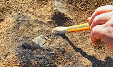 اكتشاف 400 مقبرة حجرية مليئة باللوحات الجدارية والكنوز في تركيا