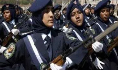 الكويت ماضية في قرار تجنيد النساء رغم اعتراض الإسلاميين