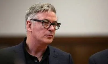 الشرطة الأمريكية تحدد كيفية وقوع مسدس محشو برصاص حي في يد الممثل أليك بالدوين