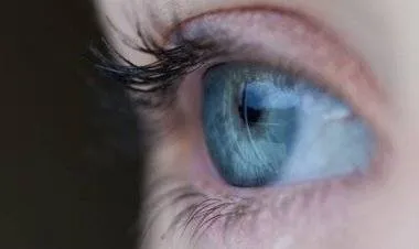 اختراق علمي يعيد الرؤية لعمياء لأول مرة بعد 16 عاما