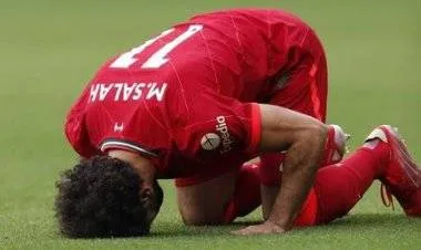 جماهير ليفربول تهدي أغنية جديدة لمحمد صلاح تطالب فيها ببقائه