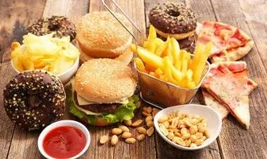 مادة قاتلة في الوجبات السريعة