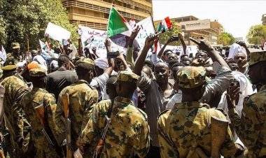 السودان: المعارضون للانقلاب في الشوارع والعالم يراقب العسكريين