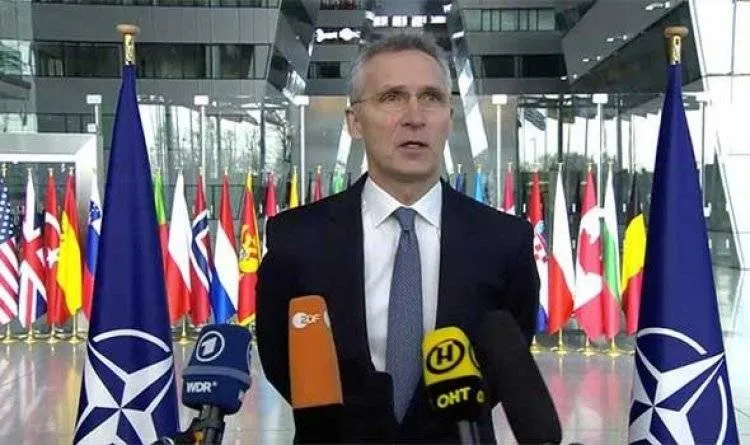 حلف الأطلسي يؤكد أن الخلاف الفرنسي - الأميركي يجب ألا يسبب انقساماً في الحلف ويقرر سحب أوراق اعتماد روس