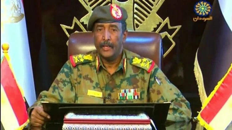 رئيس مجلس السيادة السوداني: القوات المسلحة ستحمي الفترة الانتقالية ولا حل للوضع الراهن إلا بحل الحكومة