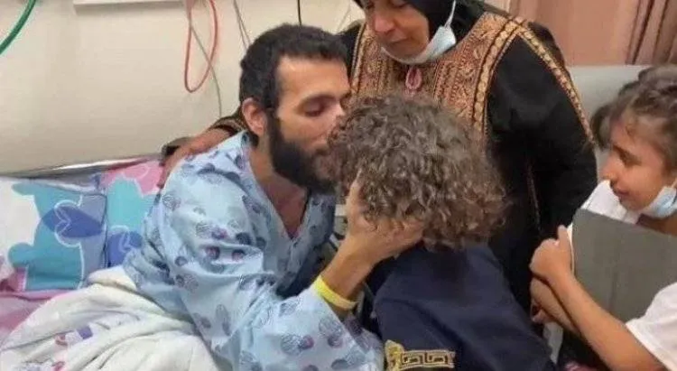 الأسير كايد الفسفوس يلتقي طفلته داخل مستشفى "برزيلاي"