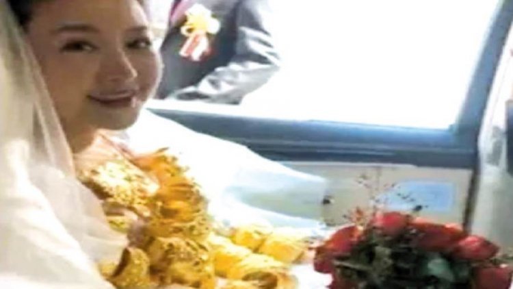 عروس ترتدي 60 كيلوجراماً من الذهب في يوم زفافها