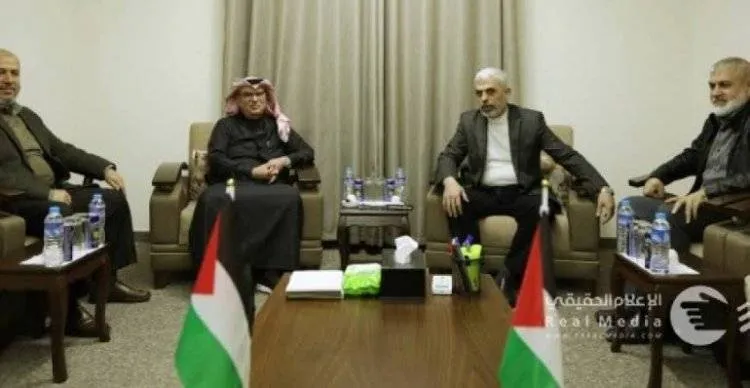 السنوار والعمادي يناقشان الأوضاع السياسية الراهنة