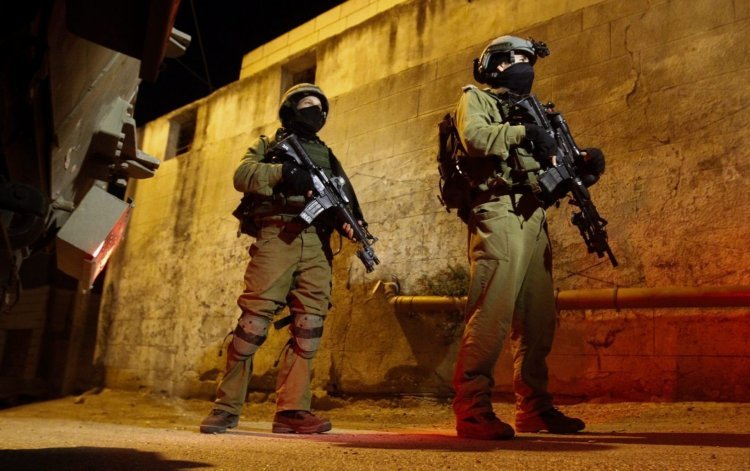 حملة اعتقالات بالضفة تطال قياديًّا في "حماس" وأسرى محررين