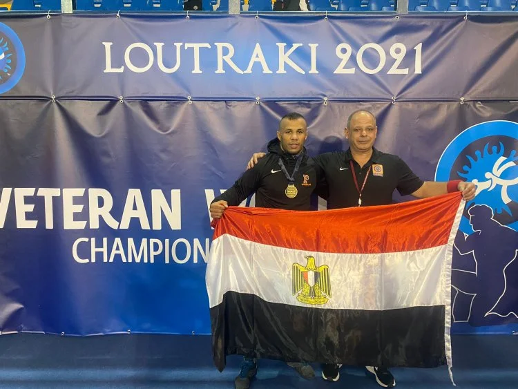لاعب مصري يحرز ذهبية العالم في المصارعة الحرة