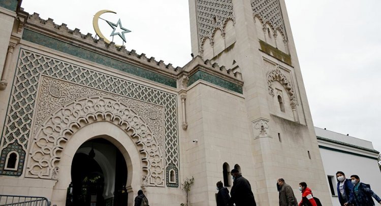 فرنسا تقرر إغلاق 7 مساجد نهاية العام