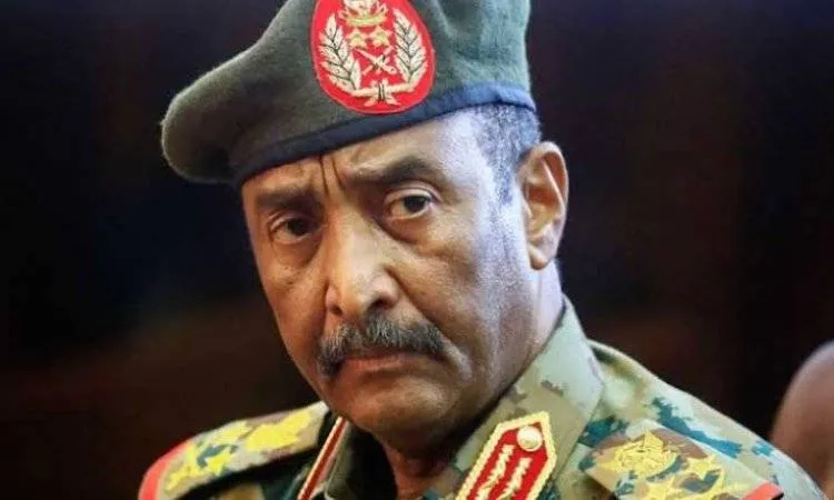 البرهان يتهم طرفا ثالثا بتعكير أجواء التوافق مع حمدوك