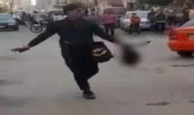 جريمة تهز مصر .. قاتل يقطع رأس شخص ويمشي به في أحد شوارع الإسماعيلية