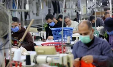 اتحاد المقاولين الفلسطينيي في الضفة يطالب باستقدام 10 آلاف عامل من غزة