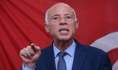 تونس.. قيس سعيد يكشف مفاجأة حول تمويل 3 أحزاب تونسية