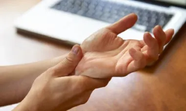 الشاي ثمر الورد قد يحد من الأعراض المؤلمة لالتهاب المفاصل!