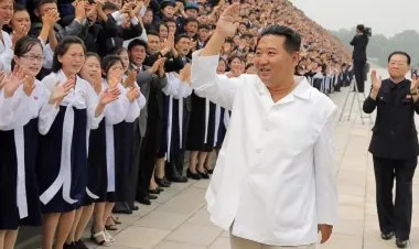 الزعيم الكوري الشمالي يروج لأيديولجيته الخاصة ويزيل صور والده وجده