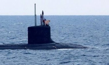 الولايات المتحدة.. إقالة قادة الغواصة النووية التي اصطدمت بجبل بحري