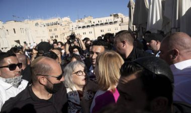 القدس.. مواجهات بين اليهود عند حائط البراق على خلفية احتجاجات على صلاة نسائية