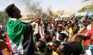 أنباء عن تعثر المفاوضات مع حمدوك وتجمع المهنيين السودانيين يدعو للتصعيد