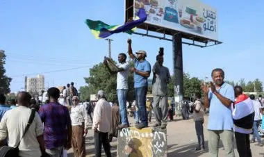محتجون يغلقون شوارع الخرطوم غداة دعوات لعصيان مدني