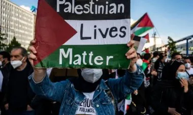 متظاهرون يعطلون مباراة كرة قدم للمطالبة بحقوق الفلسطينيين