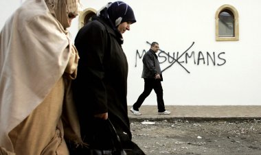 فرنسا .  اعتداءات عنصرية  على 3 مساجد في 3 مدن مختلفة