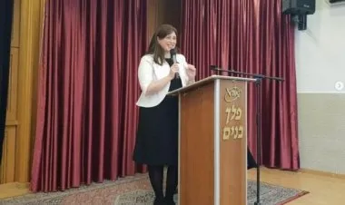 نشطاء يمنعون سفيرة الاحتلال الاسرائيلي من المشاركة بندوة في لندن