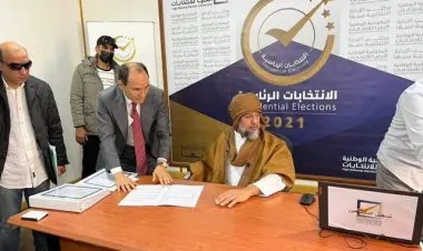 ميليشيات ليبية مسلحة تحاصر مقرات انتخابية رفضا لترشح سيف الإسلام القذافي