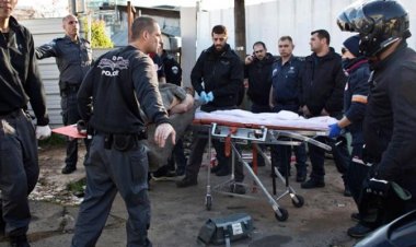 إصابة جنديين صهيونيين بعملية طعن بالقدس المحتلة وإستشهاد المنفذ