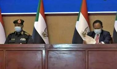 السودان .. تجمع المهنيين يرفض الاتفاق الموقع بين حمدوك والبرهان ويصفه بالخيانة