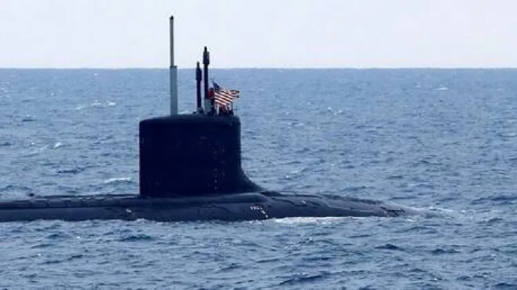 الولايات المتحدة.. إقالة قادة الغواصة النووية التي اصطدمت بجبل بحري