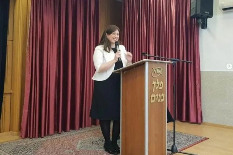 نشطاء يمنعون سفيرة الاحتلال الاسرائيلي من المشاركة بندوة في لندن