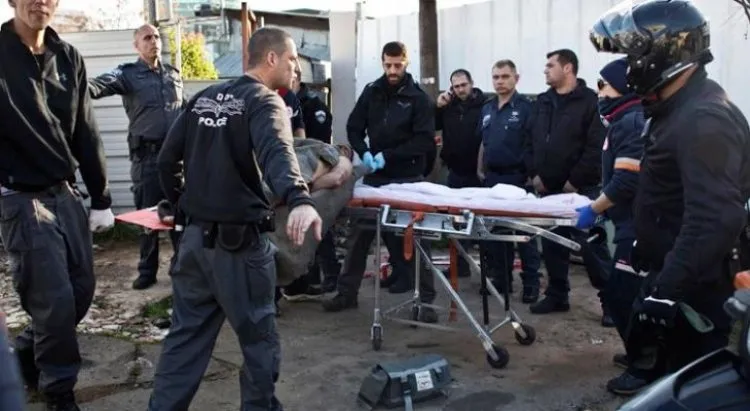 إصابة جنديين صهيونيين بعملية طعن بالقدس المحتلة وإستشهاد المنفذ