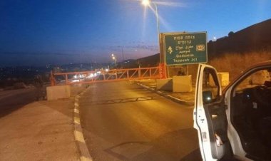 مقاومون فلسطينيون  يطلقون النار تجاه حاجز عسكري إسرائيلي