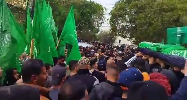 جماهير حاشدة بأريحا تشيّع جثمان الشهيد الشاب أمير اللداوي