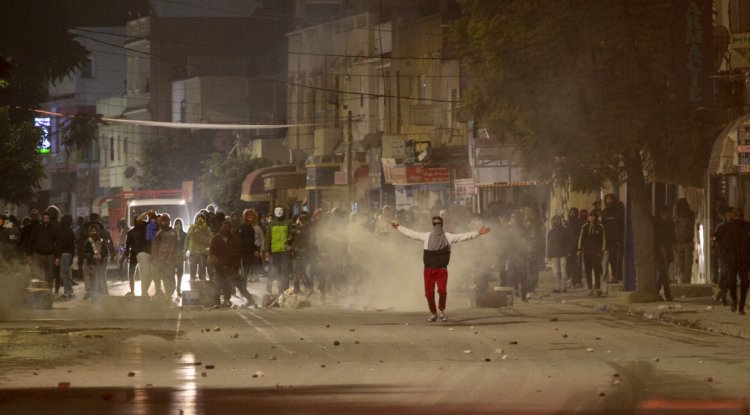 اضطرابات ليلية في تونس