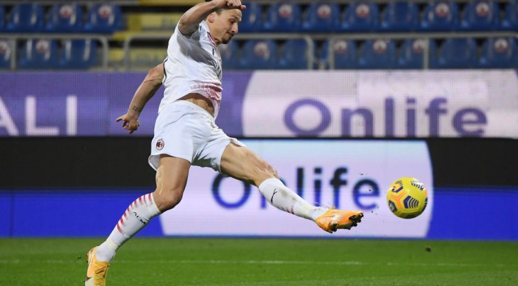 رونالدو وبيولي وجمعة يمدحونه.. شاهد "البطل" إبراهيموفيتش يواصل سجله التهديفي المذهل مع ميلان