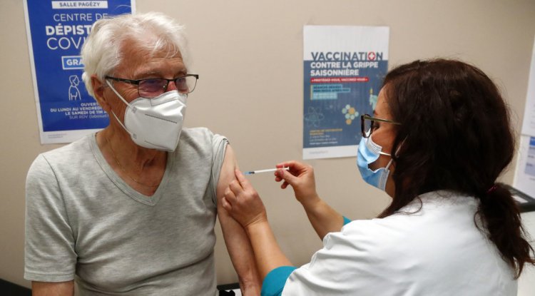 "اللقاح للبناني أولا".. العنصرية تصل إلى لقاح كورونا وغضب بمنصات التواصل