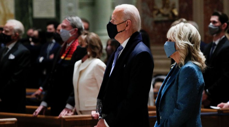 حضروا قداسا في كنيسة بواشنطن.. بايدن يستهل مع نواب من الكونغرس فعاليات التنصيب