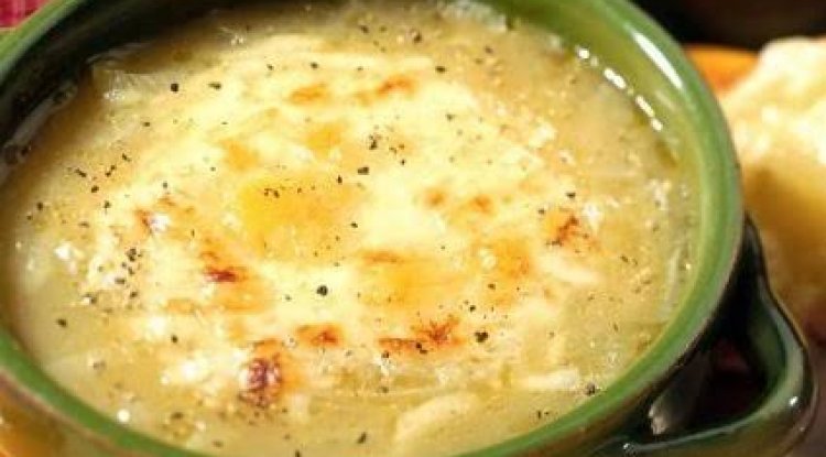 طريقة تحضير شوربة البصل بالجبنة