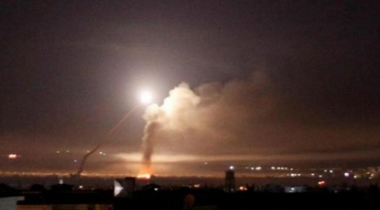 سقوط شهداء في القصف الإسرائيلي على حماة السورية