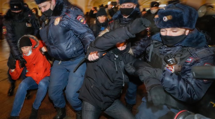 روسيا.. أنصار نافالني يتأهبون للتظاهر بأنحاء البلاد والشرطة تعتقل العشرات منهم بأقصى الشرق