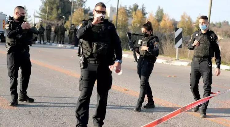 جيش الإحتلال يعلن إحباط عملية طعن شمالي الضفة الغربية ويطلق النار على المنفذ