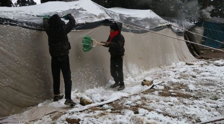 صور ترصد معاناة آلاف النازحين وسط الأمطار الغزيرة