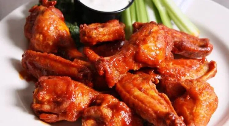 أجنحة الدجاج الحمراء