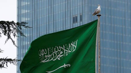 السعودية تدين وتستنكر التفجير الانتحاري المزدوج وسط بغداد