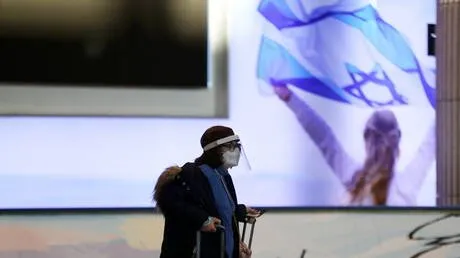 إسرائيليون يتهمون الإمارات مسؤولية ارتفاع اعداد المصابين بكورونا