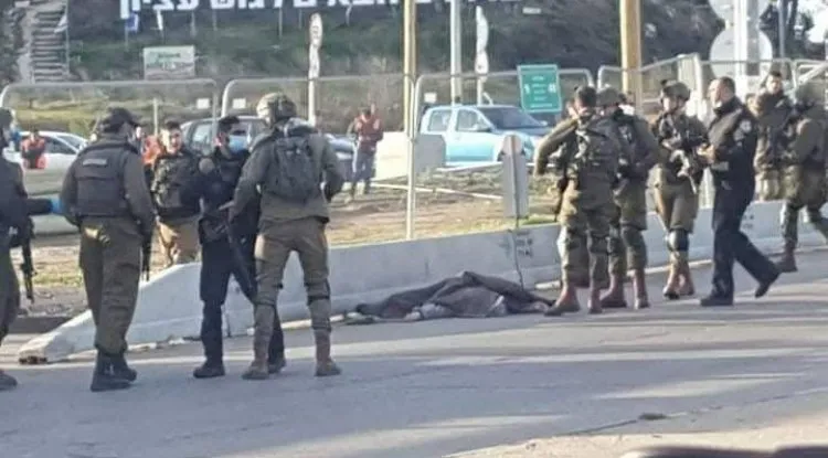 استشهاد شاب فلسطيني أطلق جنود الاحتلال الاسرائيلي النار عليه